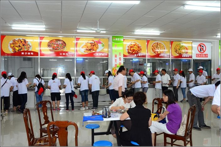食堂承包公司的綠色健康食品讓員工吃得放心！